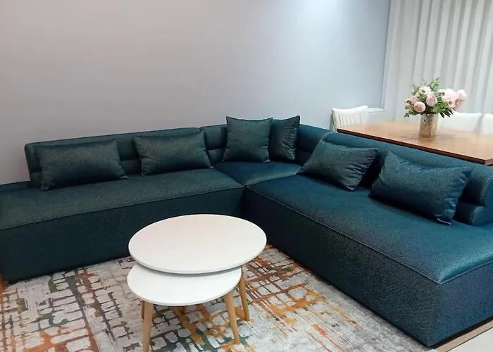 Road Blloku Area טיראנה