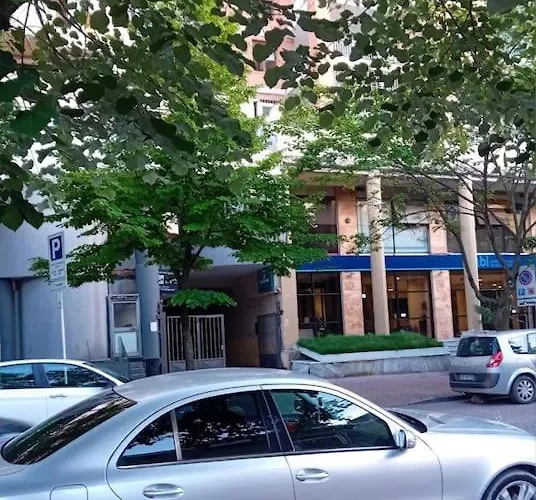 דירה Road Blloku Area טיראנה