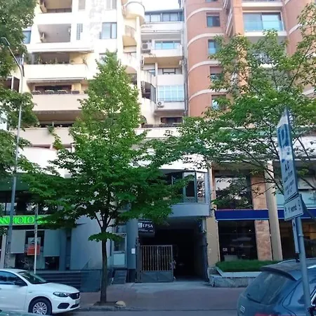 Road Blloku Area Apartament *