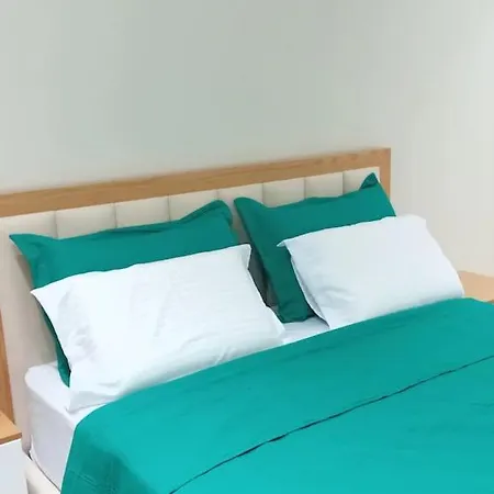 Road Blloku Area Apartament *