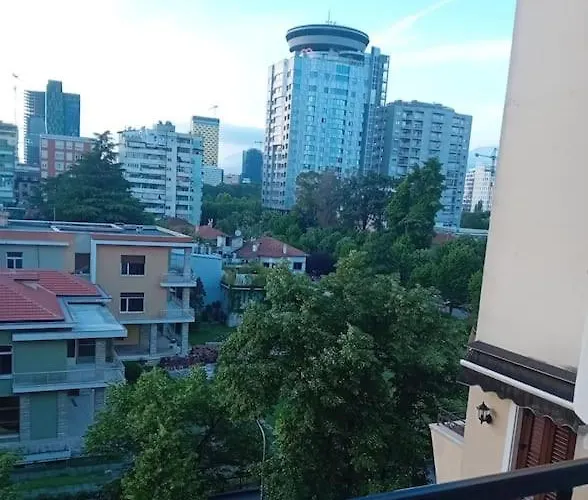 Road Blloku Area Apartman Tirana